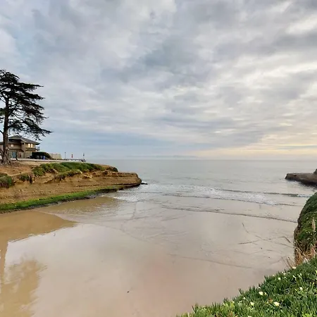 Sunny Cove Retreat Hotel
